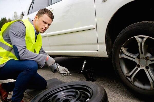 how-to-change-a-flat-tire-on-a-car